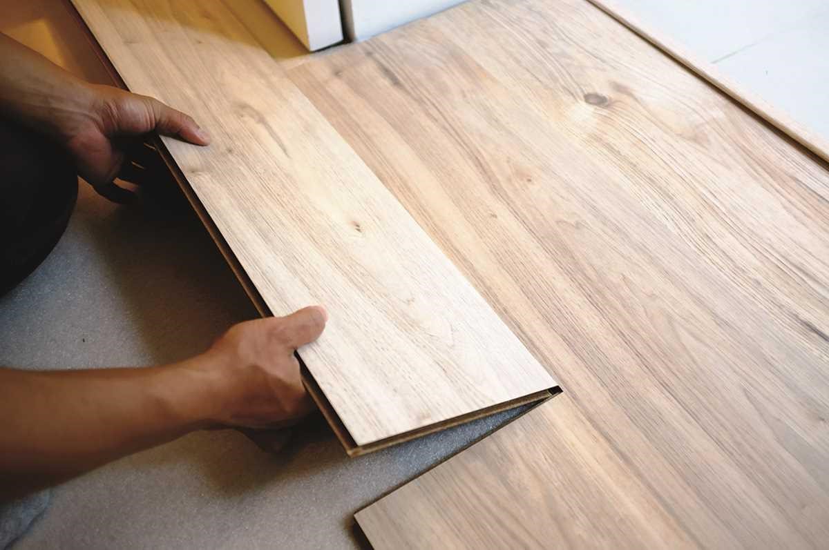 木地板的鋪設方式可分為兩種：漂浮式施工法與平鋪式施